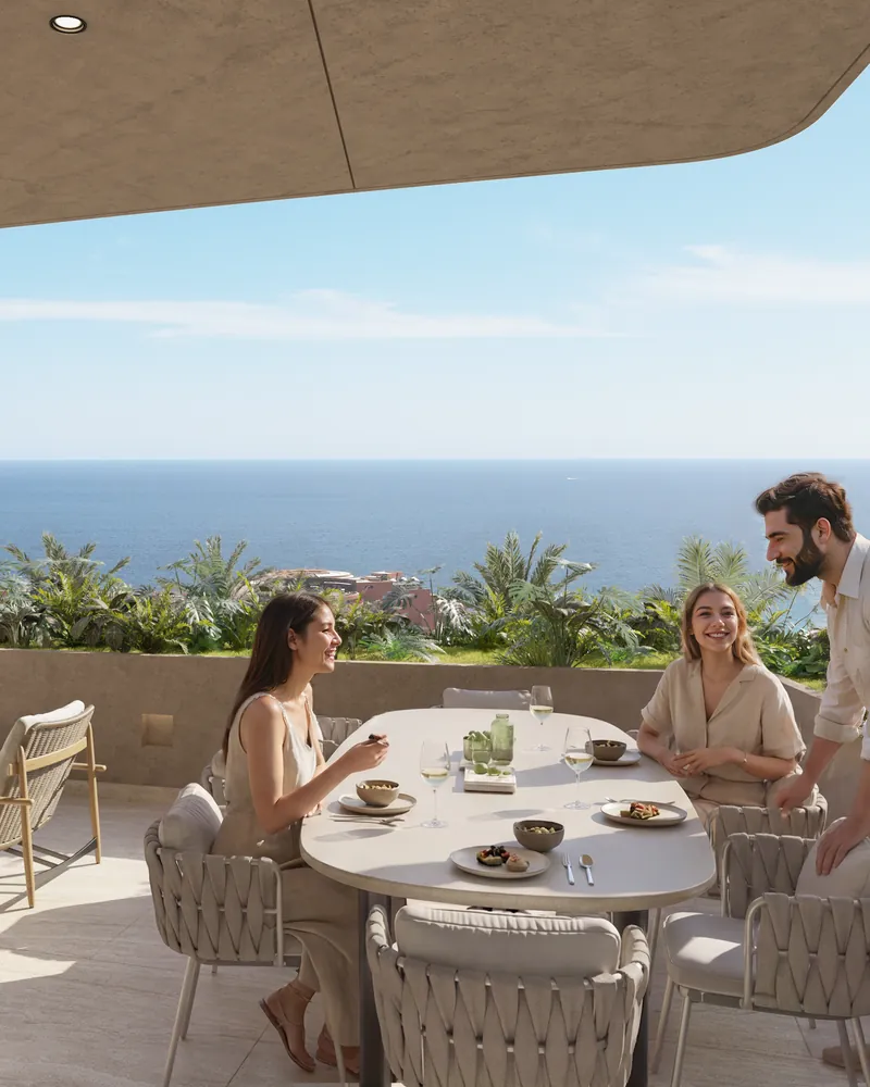 Terraza de una Terrace Residence con vista al mar